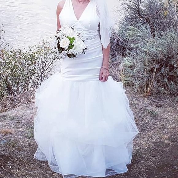 Vera Wang Wedding Gown - White by Vera Wang - Picture 5 of 13